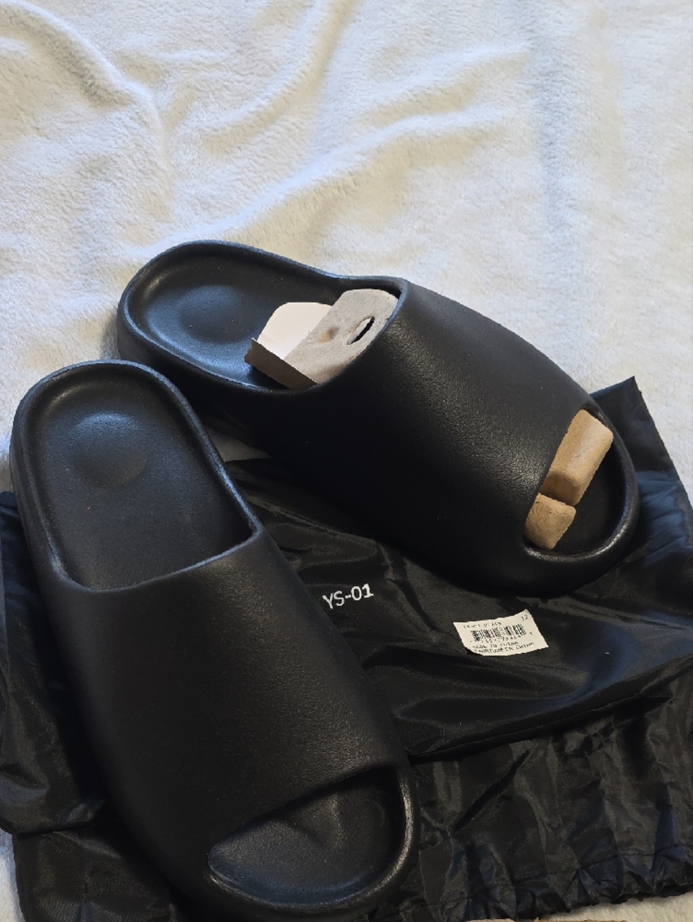 Yeezy Black Slide Sandals with Contoured Footbed - Picture 3 of 3